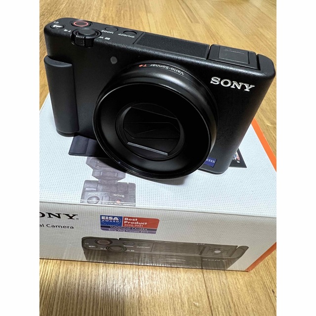 SONY(ソニー)のSONY ソニー VLOGCAM ZV-1 広角レンズ 専用ケージ付 スマホ/家電/カメラのカメラ(コンパクトデジタルカメラ)の商品写真