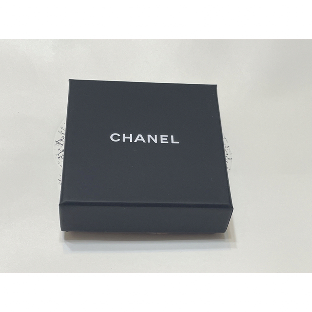 CHANEL(シャネル)のCHANEL シャネル　ブローチ　ココマーク　新品　限定　完売品　新作　ゴールド レディースのアクセサリー(ブローチ/コサージュ)の商品写真