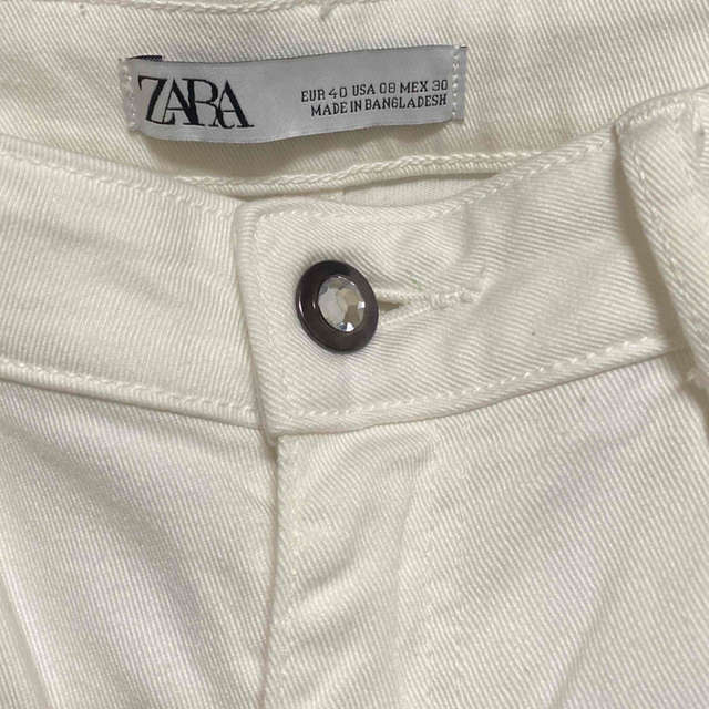 ZARA(ザラ)のZARA ホワイトデニム レディースのパンツ(デニム/ジーンズ)の商品写真