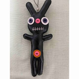 黒うさぎ　キーホルダー　新品(キーホルダー)