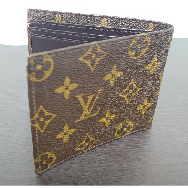 LOUIS VUITTON(ルイヴィトン)の【お手頃価格✨】ルイ・ヴィトン　 モノグラム　二つ折り財布 メンズのファッション小物(折り財布)の商品写真