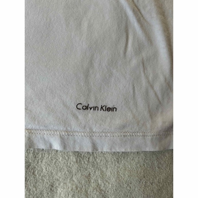 Calvin Klein(カルバンクライン)のTシャツ　カルバンクライン　Calvin Klein  ホワイト　無地　Vネック レディースのトップス(Tシャツ(半袖/袖なし))の商品写真