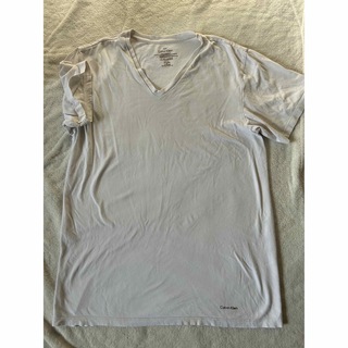 カルバンクライン(Calvin Klein)のTシャツ　カルバンクライン　Calvin Klein  ホワイト　無地　Vネック(Tシャツ(半袖/袖なし))