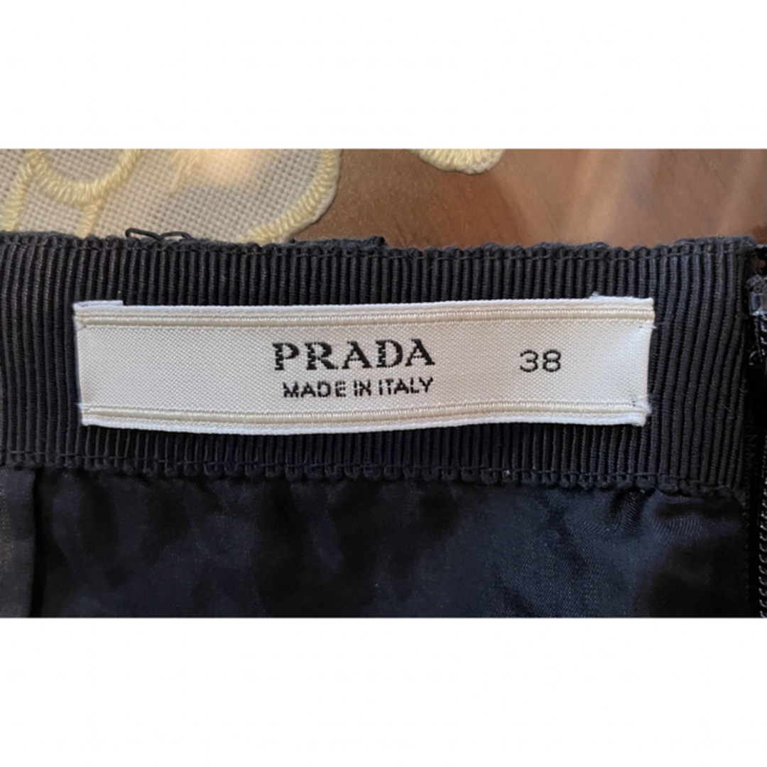 PRADA プラダ　黒レースひざ丈スカート