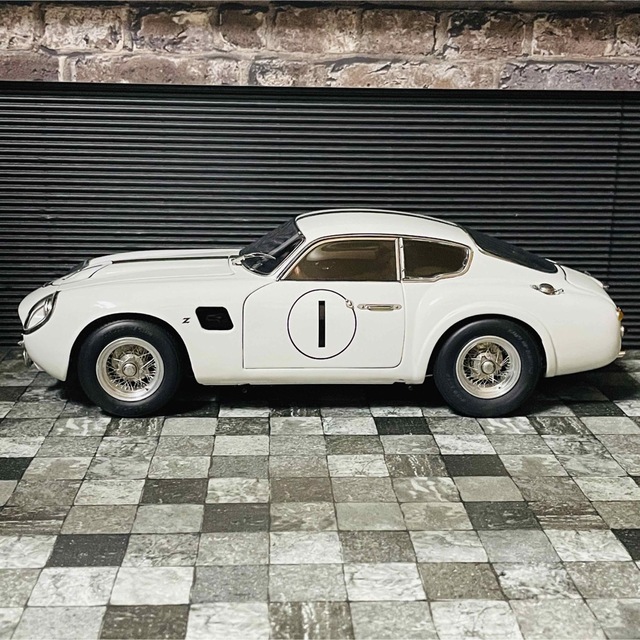 1/18 CMC アストンマーチン DB4 ザガート Le Mans 1961