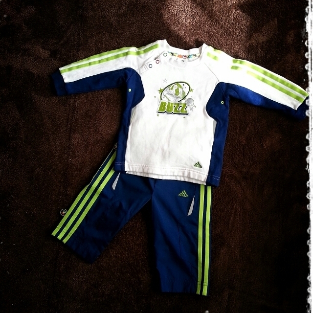 adidas(アディダス)のadidasキッズウェアです。 キッズ/ベビー/マタニティのキッズ服男の子用(90cm~)(その他)の商品写真