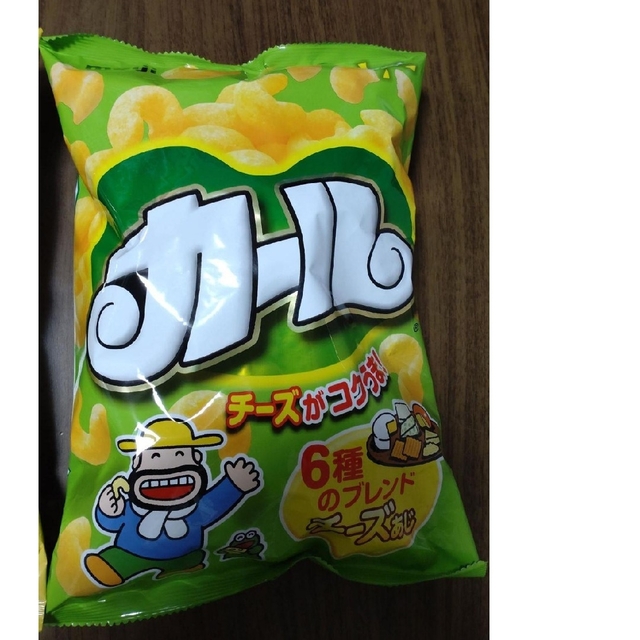 【西日本限定】　明治　カール　○2種セット 食品/飲料/酒の食品(菓子/デザート)の商品写真