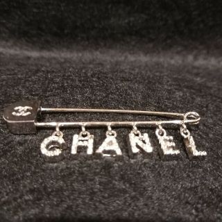 CHANEL】希少 ブローチ 安全ピンモチーフ ラインストーン スイング