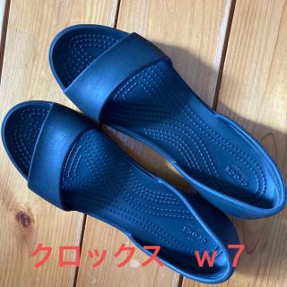 クロックス(crocs)のクロックス　サンダル w7（23.5）(サンダル)