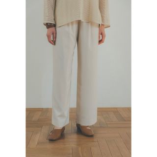 クラネ(CLANE)のCLANE クラネ BASIC TUCK PANTS IVORY サイズ0(カジュアルパンツ)