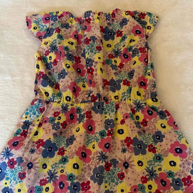 BeBe(ベベ)のワンピース　SLAP SLIP 花柄　110サイズ キッズ/ベビー/マタニティのキッズ服女の子用(90cm~)(ワンピース)の商品写真