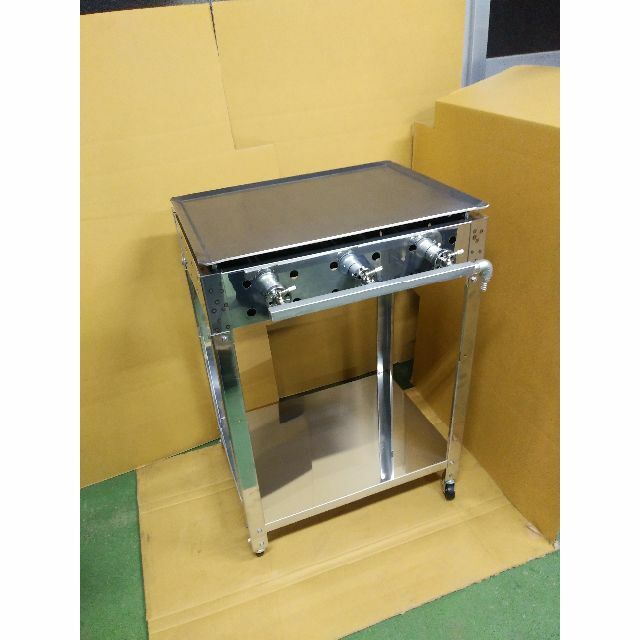 鉄板焼き　グリラー　台付き　実演販売　業務用　未使用　グリドル　厨房什器 インテリア/住まい/日用品のキッチン/食器(調理道具/製菓道具)の商品写真