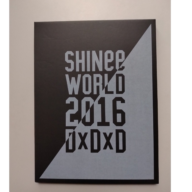 SHINee(シャイニー)のSHINee パンフレット　D×D×D エンタメ/ホビーのタレントグッズ(アイドルグッズ)の商品写真