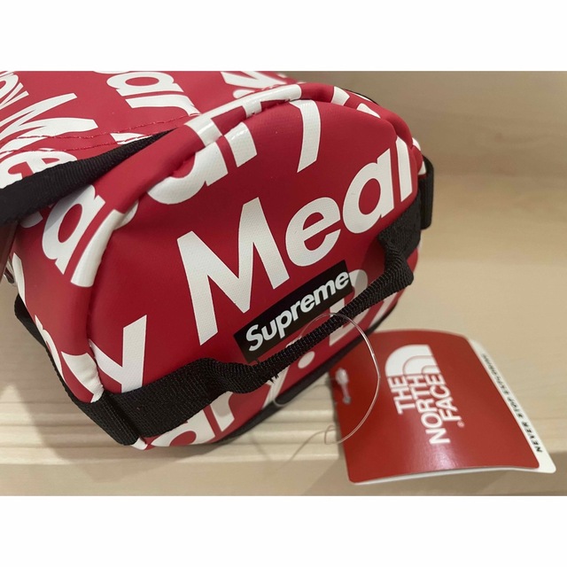 Supreme(シュプリーム)のSUPREME TNF TRAVEL CANISTER BY ANY MEANS メンズのメンズ その他(その他)の商品写真