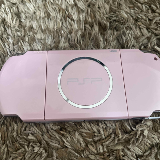 PlayStation Portable(プレイステーションポータブル)のPSPブロッサムピンク ジャンク品･太鼓の達人ソフト エンタメ/ホビーのゲームソフト/ゲーム機本体(携帯用ゲーム機本体)の商品写真