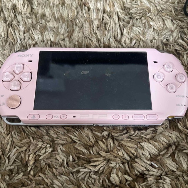 PlayStation Portable(プレイステーションポータブル)のPSPブロッサムピンク ジャンク品･太鼓の達人ソフト エンタメ/ホビーのゲームソフト/ゲーム機本体(携帯用ゲーム機本体)の商品写真