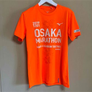 ミズノ(MIZUNO)のミズノ　2019 大阪マラソン　ノベルティ　Ｔシャツ　蛍光オレンジ　Ｓ　新品(Tシャツ(半袖/袖なし))