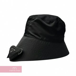 プラダ(PRADA)のPRADA 2022SS Re-Nylon Bucket Hat 2HC282 プラダ リナイロンバケットハット 帽子 トライアングルロゴ アシンメトリー 紐 ブラック サイズL【230602】【中古-A】【me04】(ハット)