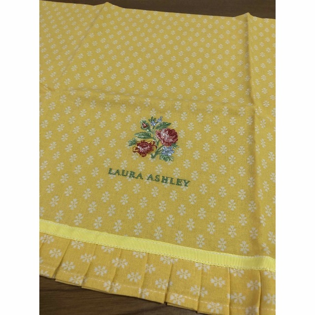 LAURA ASHLEY(ローラアシュレイ)のLAURA ASHLEYのティータオル(未使用品)イエロー インテリア/住まい/日用品のキッチン/食器(テーブル用品)の商品写真