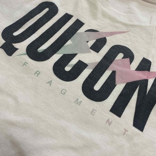 フラグメント(FRAGMENT)のフラグメント　QUCON コラボ　Tシャツ　XL(Tシャツ/カットソー(半袖/袖なし))