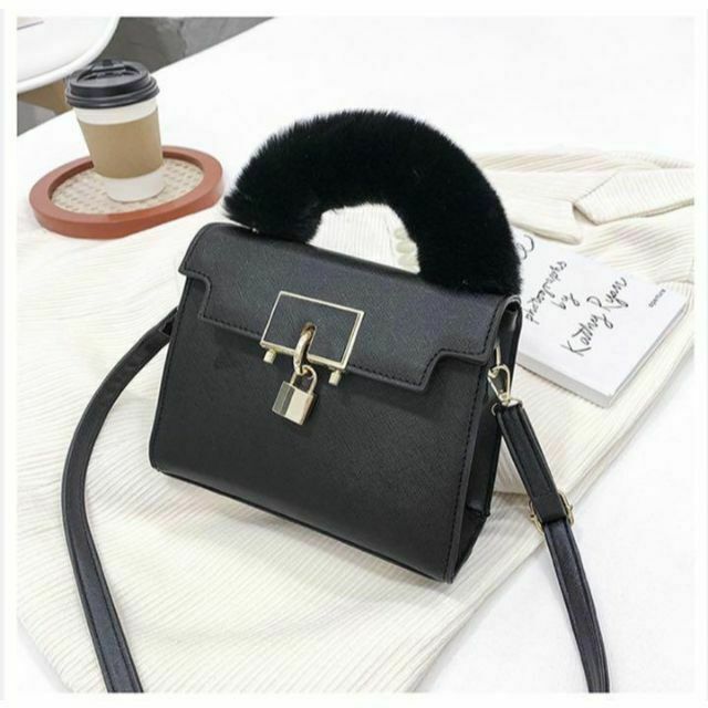 レディース 2wayハンドバッグショルダーバックファーハンドルの通販 by MIYO レディース 2wayハンドバッグショルダーバックファーハンドル おしゃれ