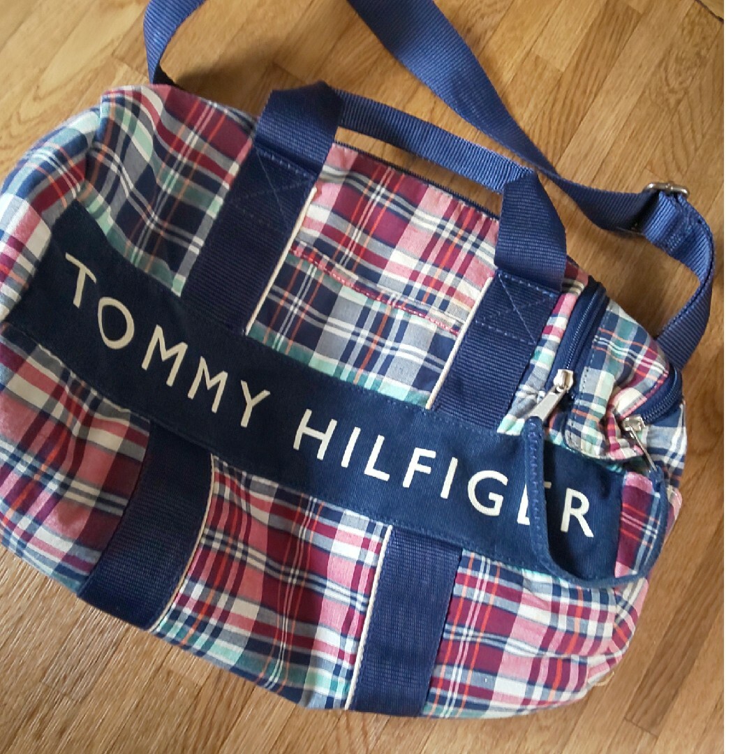 TOMMY HILFIGER(トミーヒルフィガー)の中古⭐️⭐️トミーヒルフィガー⭐️⭐️バッグ⭐️赤 レディースのバッグ(ショルダーバッグ)の商品写真