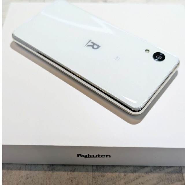 Rakuten(ラクテン)のRakuten Mini C330 (⁠ホワイト)　おまけ付き スマホ/家電/カメラのスマートフォン/携帯電話(スマートフォン本体)の商品写真