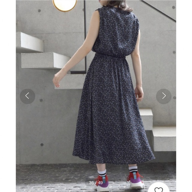 w closet(ダブルクローゼット)の【みい様専用】w closet  小花柄ノースリーブワンピース レディースのワンピース(ロングワンピース/マキシワンピース)の商品写真