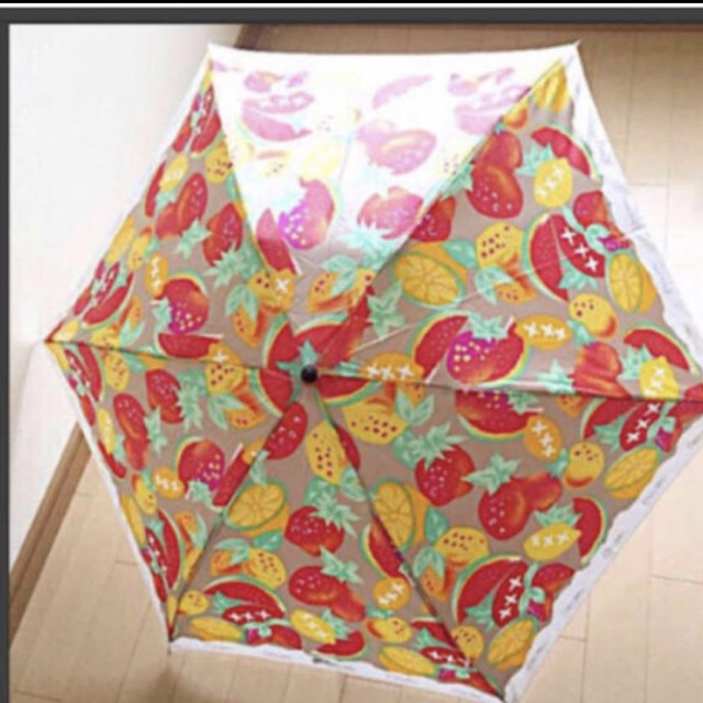 ENRICO COVERI(エンリココベリ)のエンリココベリ　折りたたみ傘　コンパクト　フルーツ柄 レディースのファッション小物(傘)の商品写真