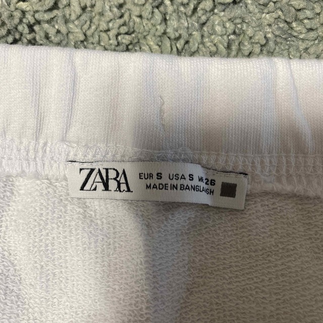 ZARA(ザラ)の美品　ZARA  S〜Mサイズ　スカート　白　ザラ レディースのスカート(ひざ丈スカート)の商品写真