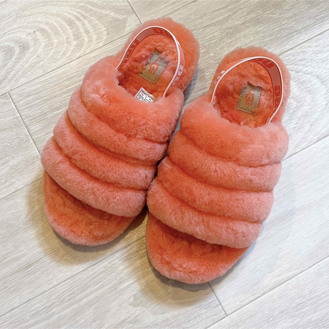 UGG フラッフイヤー　ファーサンダル