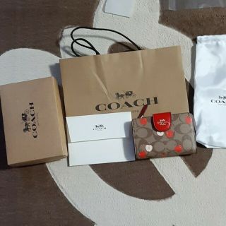 コーチ(COACH)のCOACH　二つ折り財布　りんご　シグネチャーデザイン(財布)