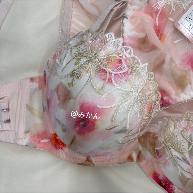 涼感メッシュ✨️♥️フレッシュフラワープリントブラショーツセット(ピンク) レディースの下着/アンダーウェア(ブラ&ショーツセット)の商品写真