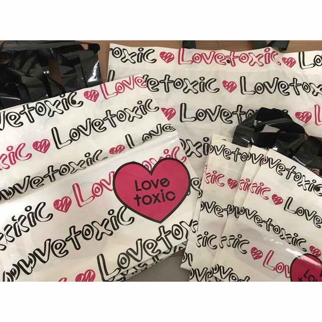 lovetoxic(ラブトキシック)のラブトキシック　ショップ袋⭐︎11枚組 レディースのバッグ(ショップ袋)の商品写真