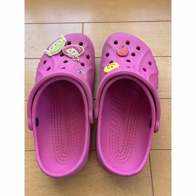 crocs(クロックス)のクロックス　子供　ピンク キッズ/ベビー/マタニティのキッズ靴/シューズ(15cm~)(サンダル)の商品写真