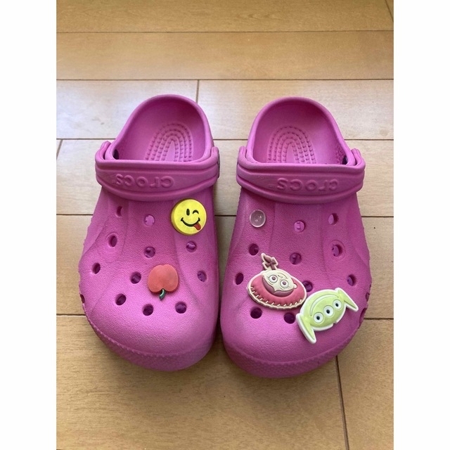 crocs(クロックス)のクロックス　子供　ピンク キッズ/ベビー/マタニティのキッズ靴/シューズ(15cm~)(サンダル)の商品写真