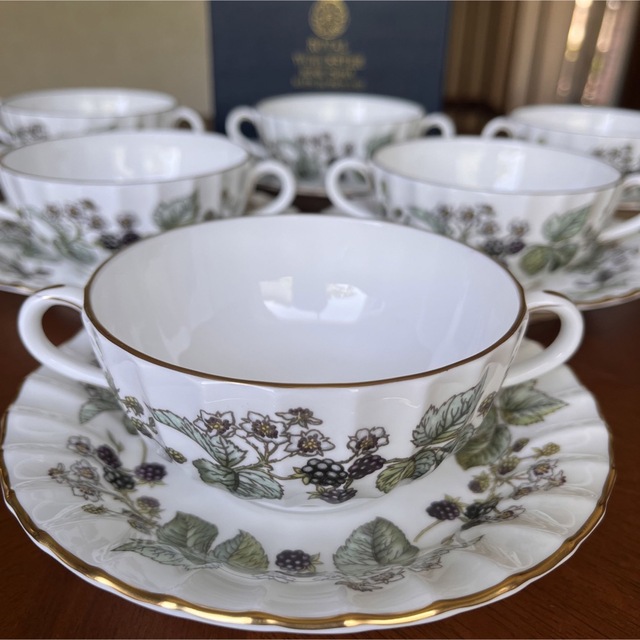 Royal Worcester(ロイヤルウースター)の【未使用美品】ロイヤルウースター★ラビニア★ダブルハンドルC/S 6客　お箱入り インテリア/住まい/日用品のキッチン/食器(食器)の商品写真