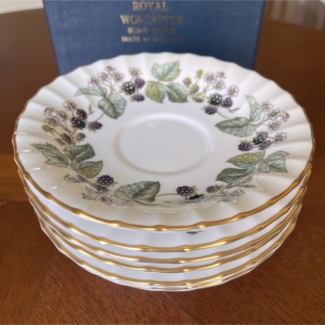 Royal Worcester(ロイヤルウースター)の【未使用美品】ロイヤルウースター★ラビニア★ダブルハンドルC/S 6客　お箱入り インテリア/住まい/日用品のキッチン/食器(食器)の商品写真