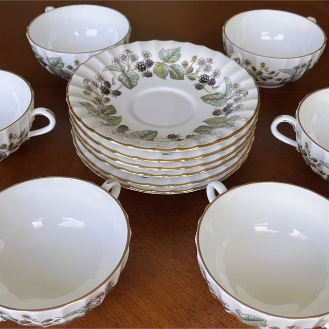 Royal Worcester(ロイヤルウースター)の【未使用美品】ロイヤルウースター★ラビニア★ダブルハンドルC/S 6客　お箱入り インテリア/住まい/日用品のキッチン/食器(食器)の商品写真