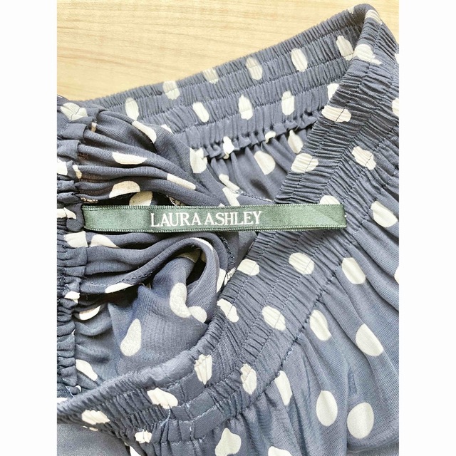 LAURA ASHLEY(ローラアシュレイ)のローラアシュレイ laura ashley ドットセットアップ レディースのトップス(シャツ/ブラウス(長袖/七分))の商品写真