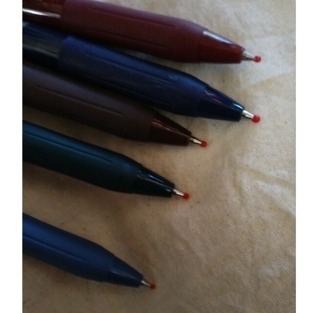サララ　5色　ボールペン　新品未使用 インテリア/住まい/日用品の文房具(その他)の商品写真