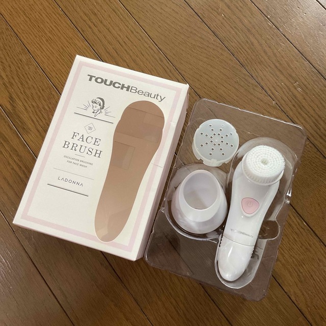 Touch beauty タッチビューティー　お風呂用フェイスブラシ スマホ/家電/カメラの美容/健康(フェイスケア/美顔器)の商品写真