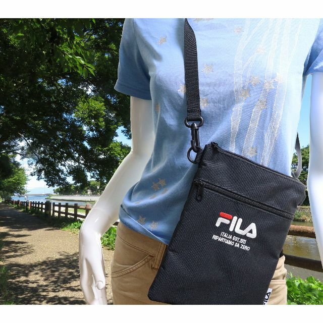 FILA(フィラ)のフィラ スマフォショルダーバッグ ミニショルダー ポリエステル★ブラック【新品】 レディースのバッグ(ショルダーバッグ)の商品写真