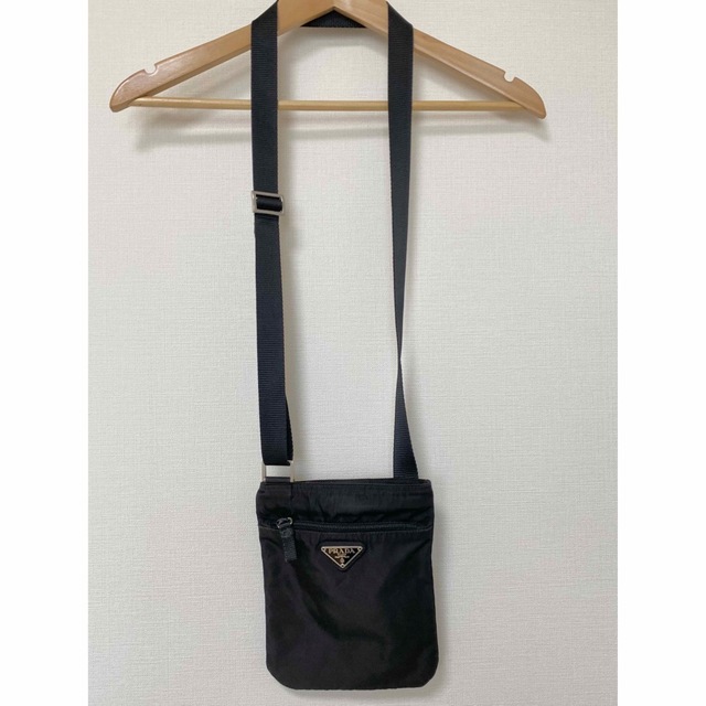 注目ショップ 【美品】PRADA ショルダーバック 黒 サコッシュ 三角