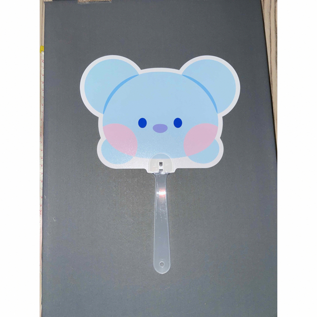 bt21 うちわ　KOYA エンタメ/ホビーのおもちゃ/ぬいぐるみ(キャラクターグッズ)の商品写真