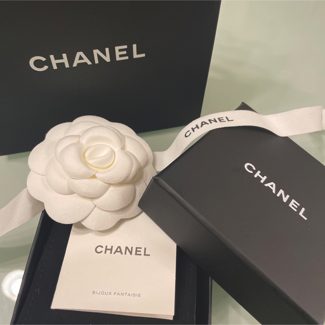 CHANEL(シャネル)のガーベラ様ご専用です♡シャネルCHANEL♡ ハートブローチ　今期新作　未使用 レディースのアクセサリー(ブローチ/コサージュ)の商品写真