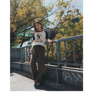 マウジー(moussy)の【美品】MOUSSY　マウジー　ギャザーワイドパンツ　ライトカーキ　ボトム(カジュアルパンツ)