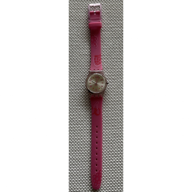 swatch(スウォッチ)の未使用　swatch スウォッチ　電池交換済　フルーツ柄 レディースのファッション小物(腕時計)の商品写真