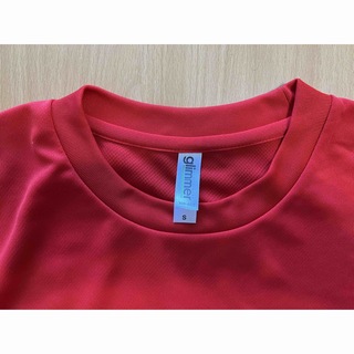 グリマー(glimmer)の【美品】グリマー(glimmer) 赤Tシャツ　Sサイズ 300-ACTです。(Tシャツ(半袖/袖なし))