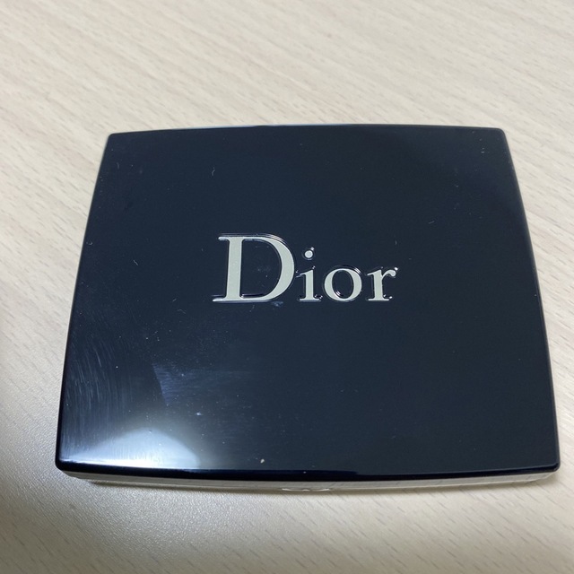 Christian Dior(クリスチャンディオール)のディオール　サンククルールクチュール　599 NEWLOOK コスメ/美容のベースメイク/化粧品(アイシャドウ)の商品写真